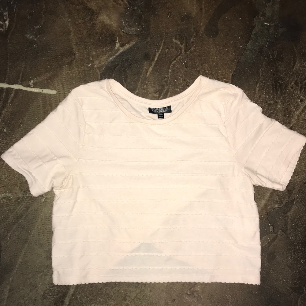 Crop top scallop shirt